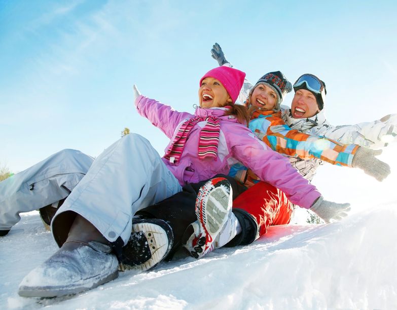 Wybierasz się na ferie zimowe z rodziną? Oto kilka sposobów na kreatywny i bezpieczny zimowy wypoczynek