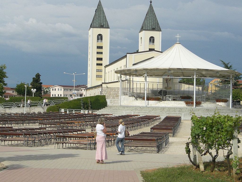 Pielgrzymka do Medjugorie - miejsce objawień maryjnych i spotkań tysięcy pielgrzymów