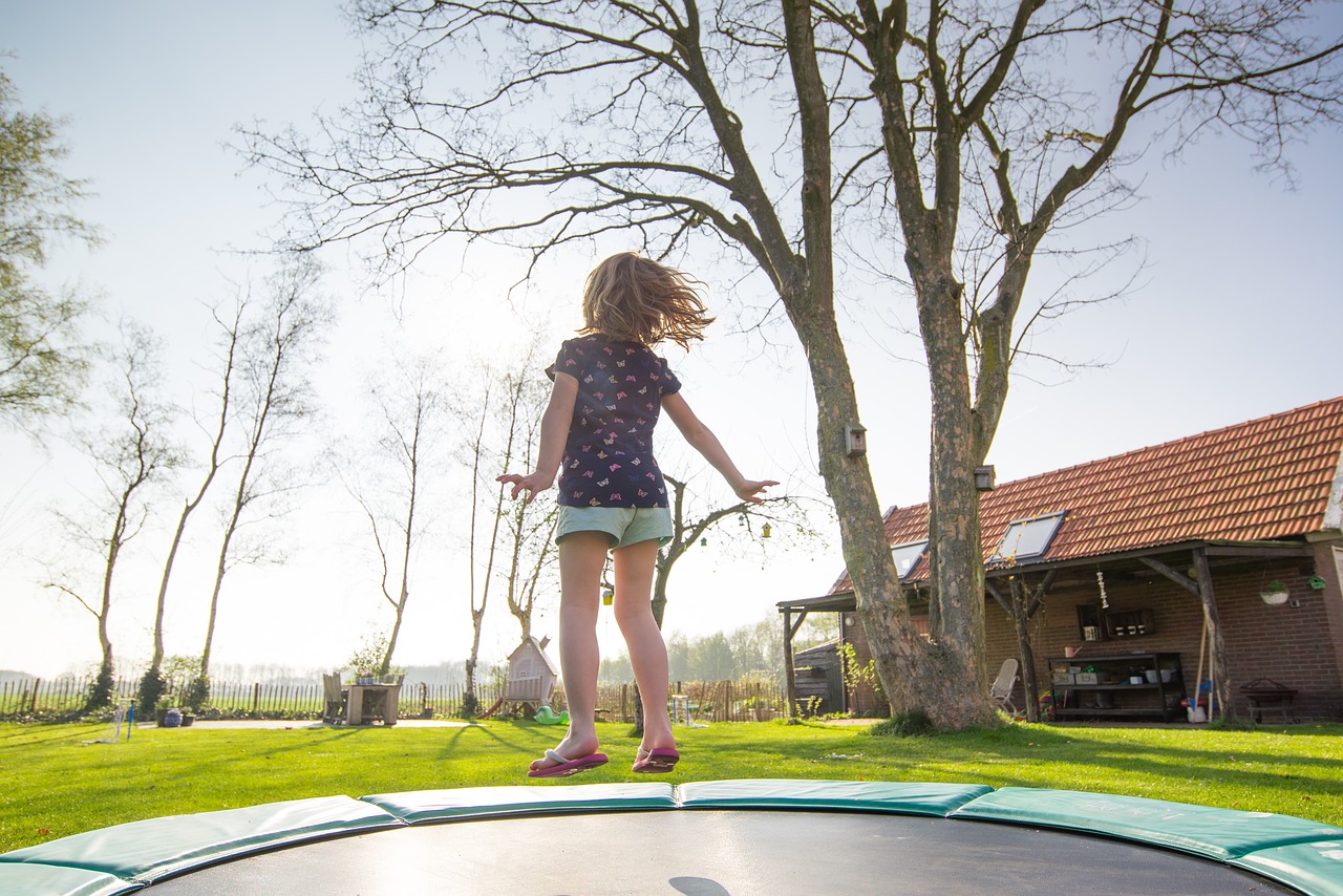 Jaką wybrać trampolinę ogrodową?