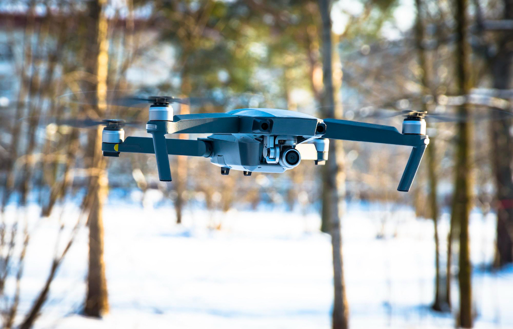 Jaki dron do zabawy zimą?
